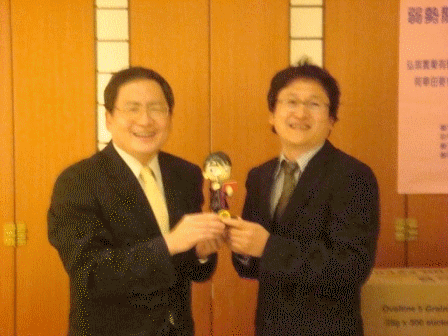 本署與更保基隆分會、東區扶輪社輔導成立「愛心樹」更生事業,檢察長致贈林克三委員感謝狀